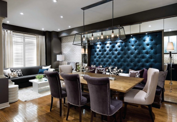 Dinding dengan aksen panel dinding kain mewah